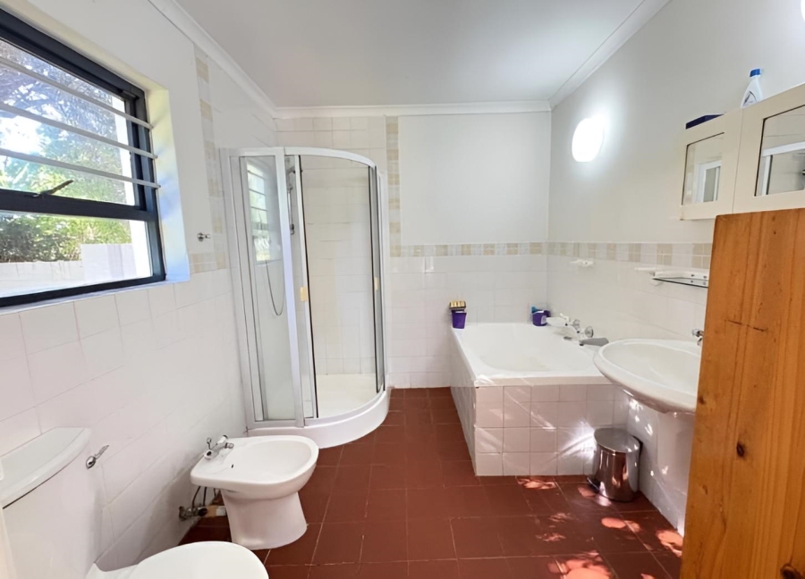 To Let 4 Bedroom Property for Rent in Protea Valley Western Cape